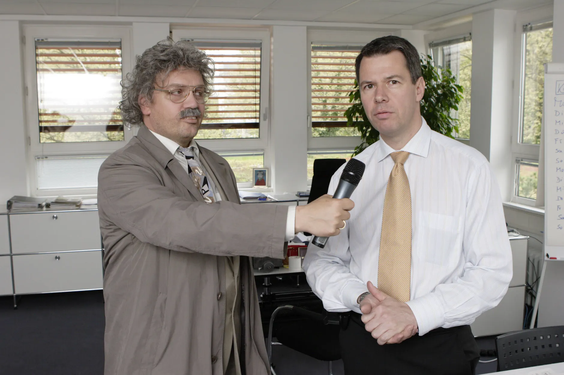 2005: Horst Schlämmer führte ein Interview mit RTL-Moderator Peter Kloeppel.