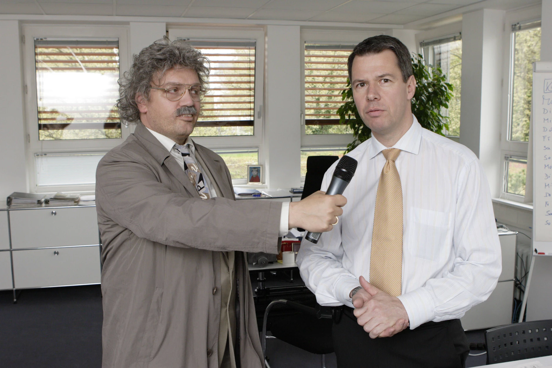 2005: Horst Schlämmer führte ein Interview mit RTL-Moderator Peter Kloeppel.