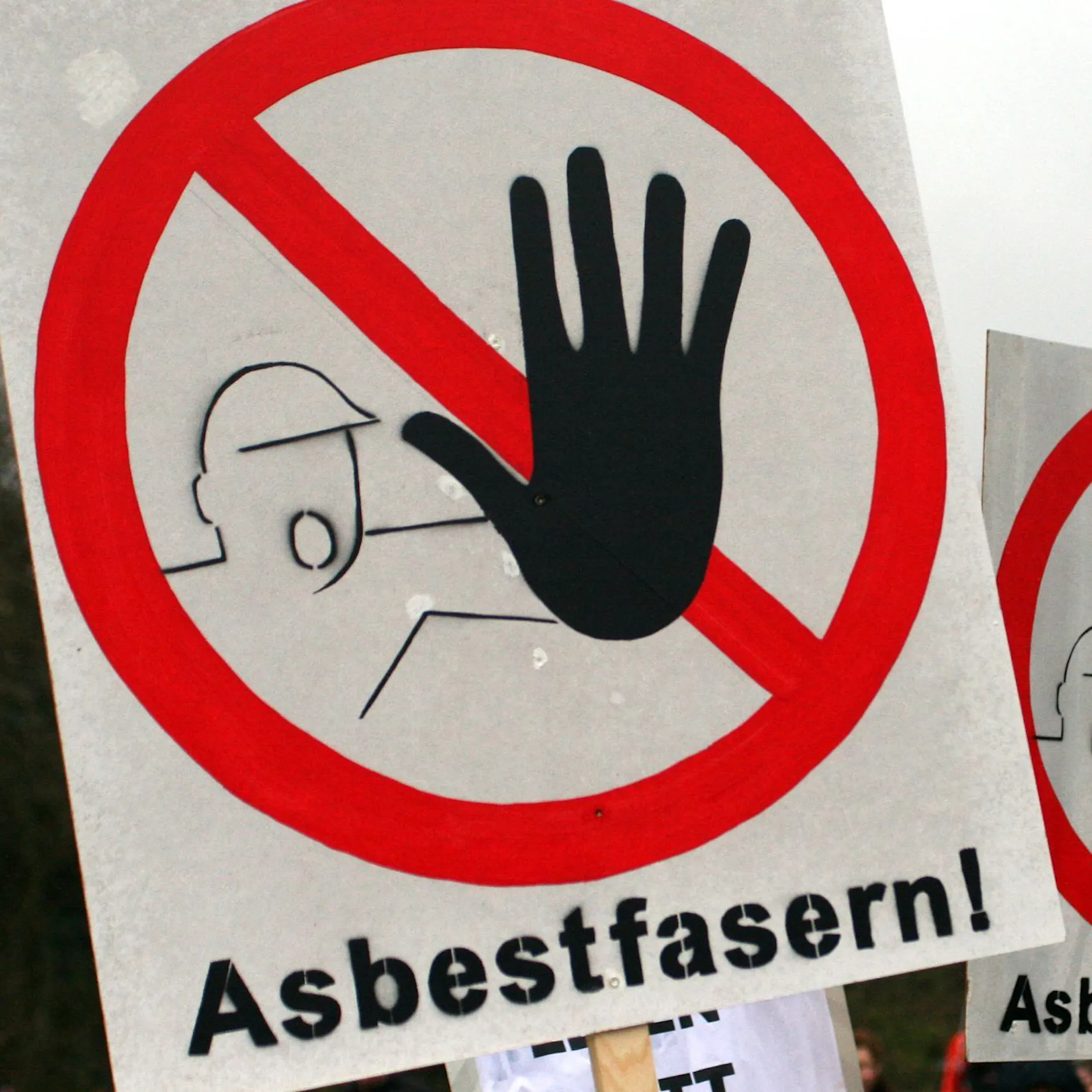 Alarmierend: Tausende Berliner Wohnungen weiterhin asbestbelastet!