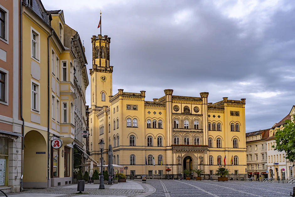 Das Rathaus in Zitta: Bekommt die Hochschulstadt im Dreiländereck bald eine zusätzliche Bahnanbindung? 