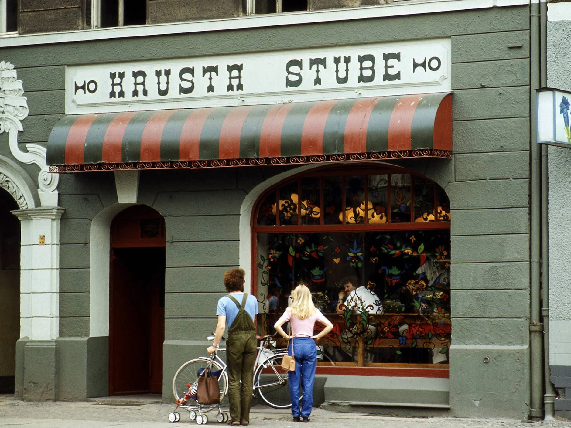 In der DDR gab es in den 80er Jahren so eine Art Pizza. Die hieß Krusta und wurde in speziellen Restaurants wie hier in Berlin-Prenzlauer Berg angeboten.