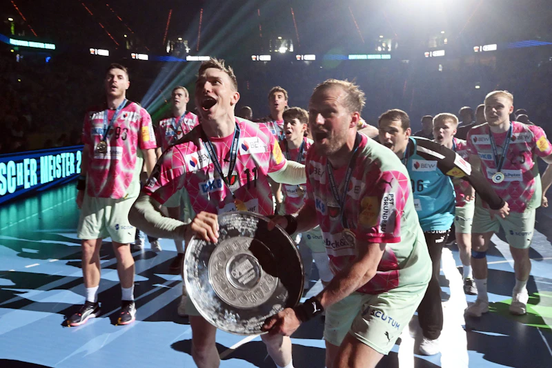 Irre Wende in Berlin: Füchse-Meisterschale im Keller gefunden