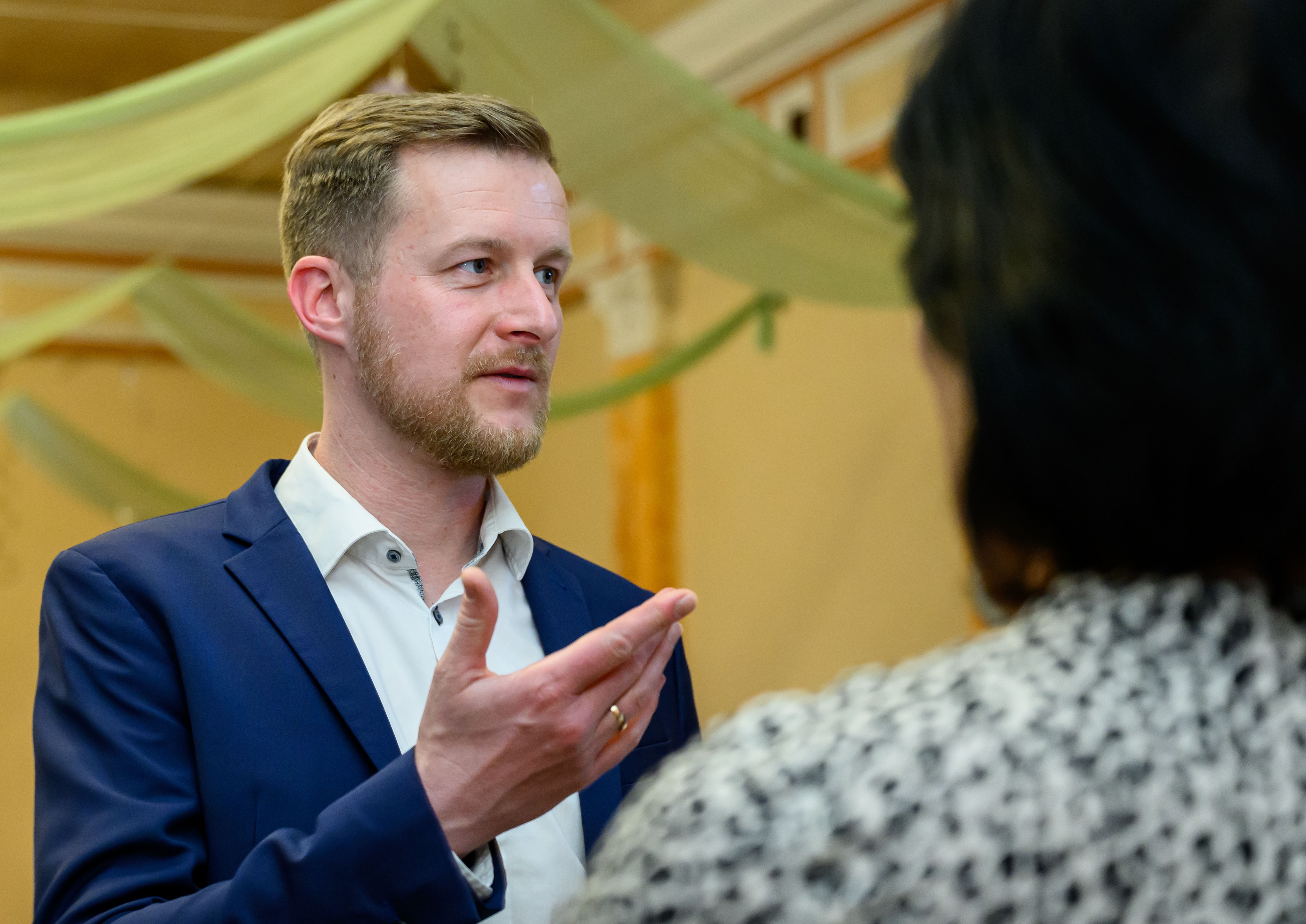 Landratswahl Südbrandenburg: CDU-Kandidat gewinnt knapp gegen AfD-Bewerberin