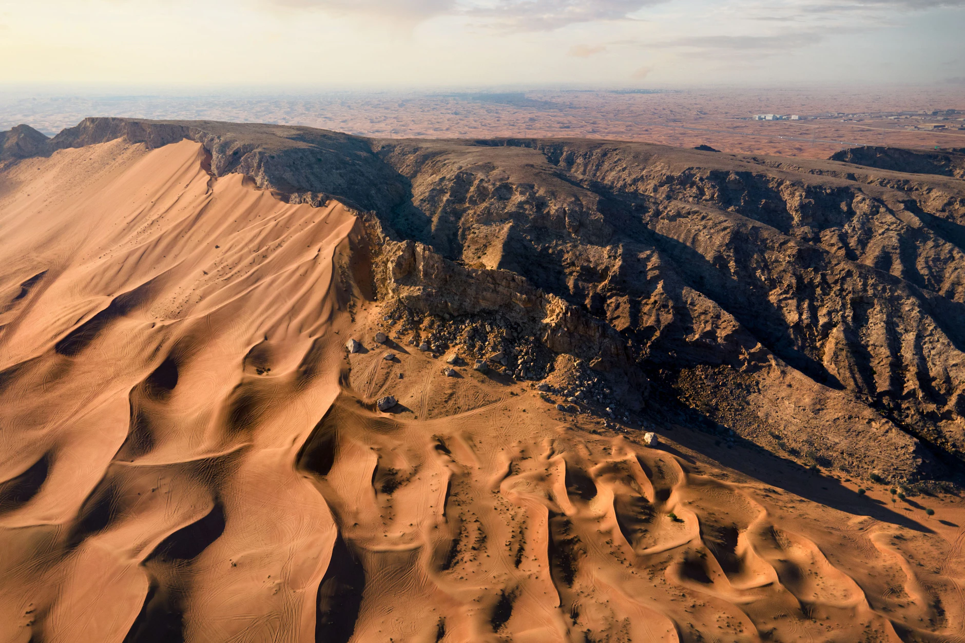 Wüstenlandschaft von Schardschaa: Neue Funde aus der Region stellen das bisherige Bild früher Besiedlung in Südostarabien infrage.