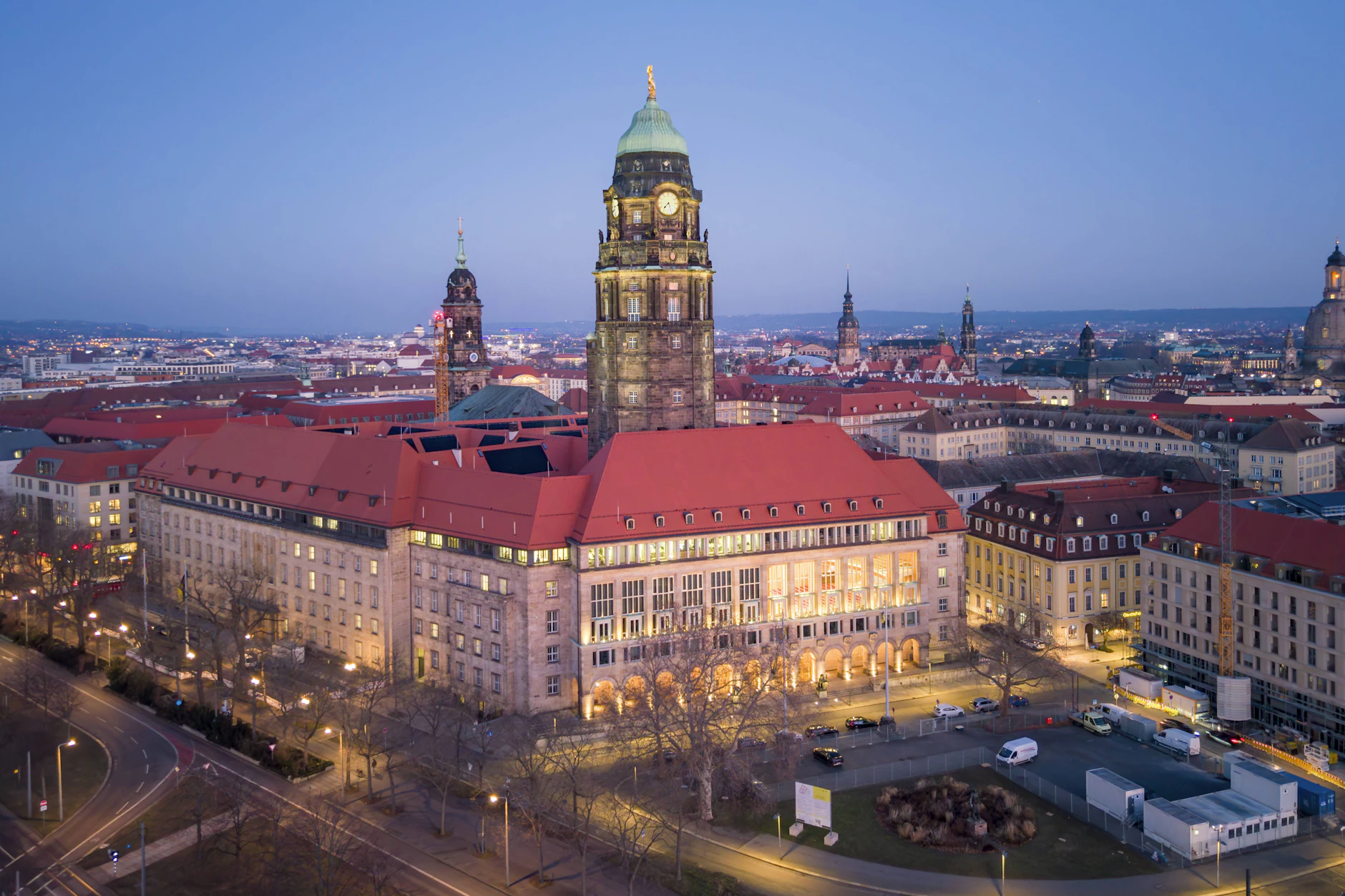 Das Neue Rathaus in Dresden: Die Kämmerer der Landeshauptstadt sehen sich mit großen finanziellen Problemen konfrontiert. 