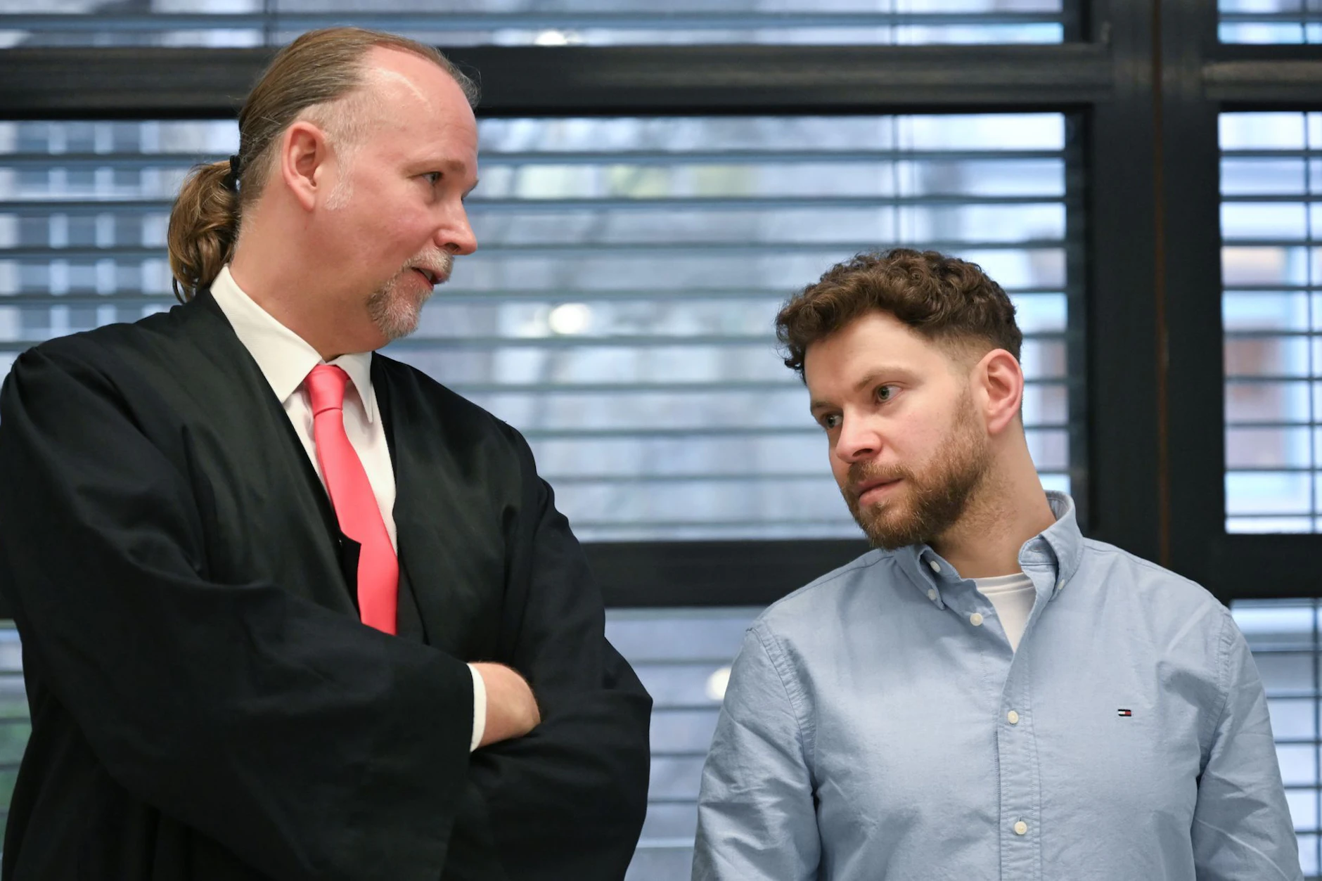 Lahav Shapira (r.) scheitert zunächst mit seiner Klage vor dem Verwaltungsgericht.