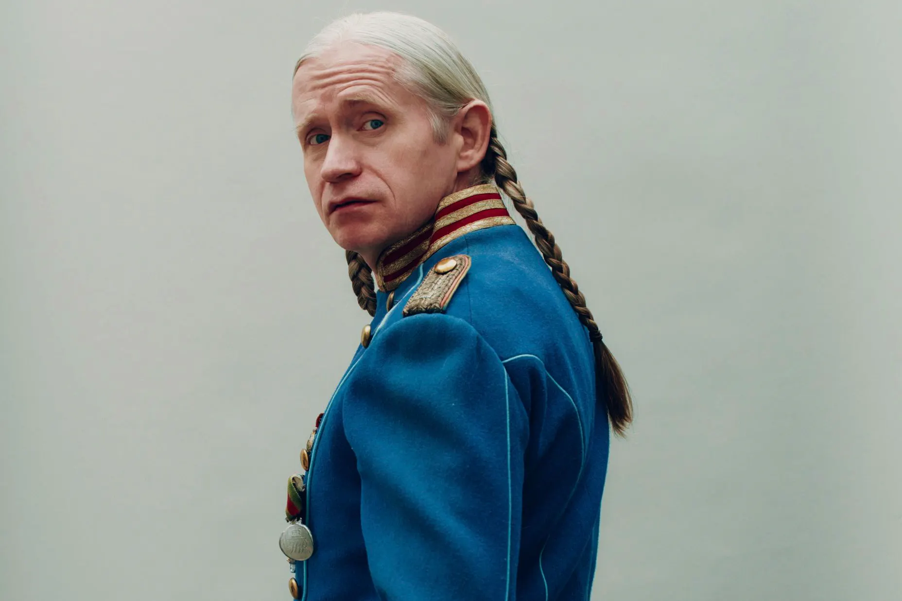 Romano, bürgerlich Roman Geike, wurde 1977 in Berlin-Spindlersfeld geboren.