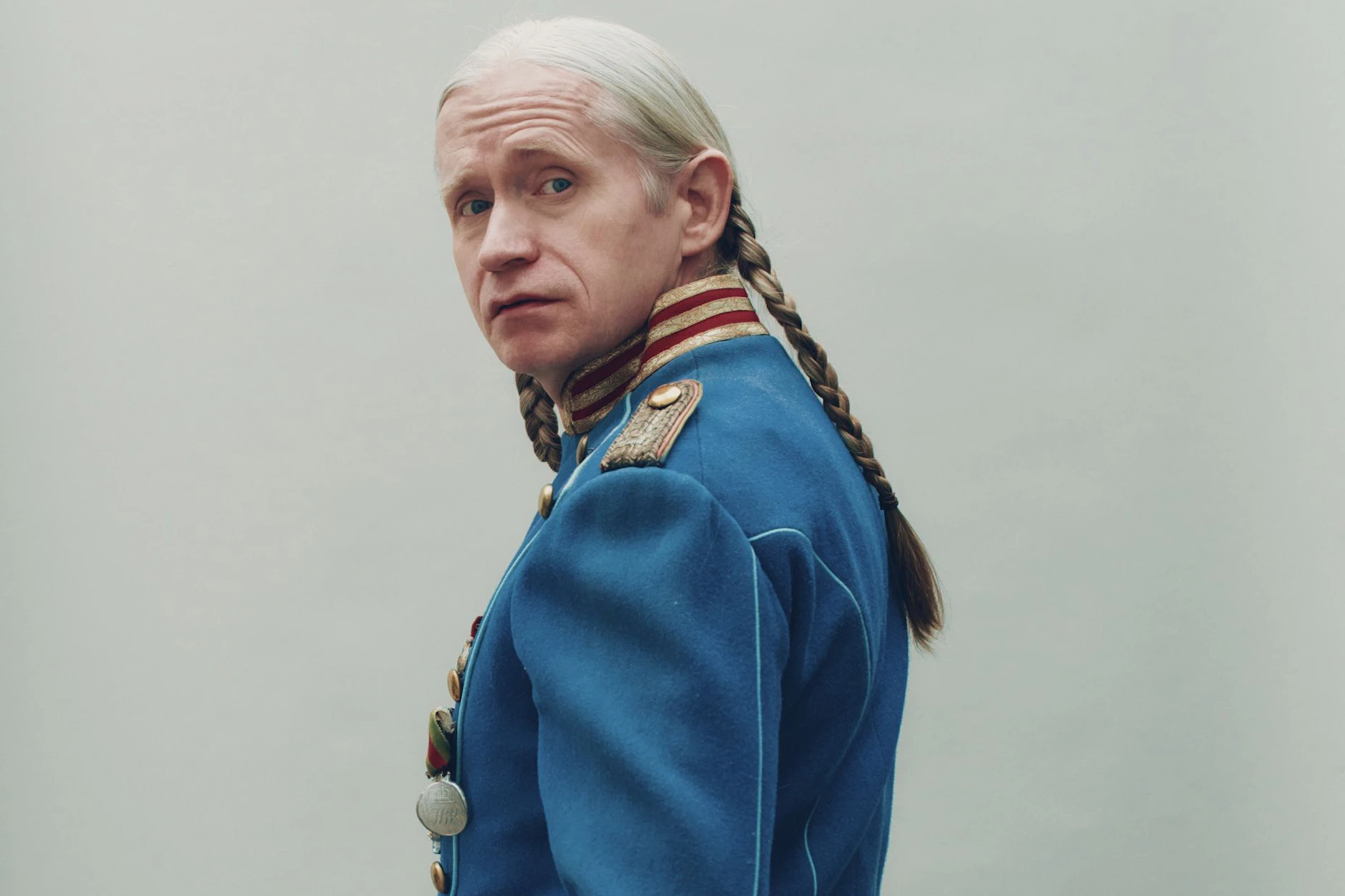 Romano, bürgerlich Roman Geike, wurde 1977 in Berlin-Spindlersfeld geboren.