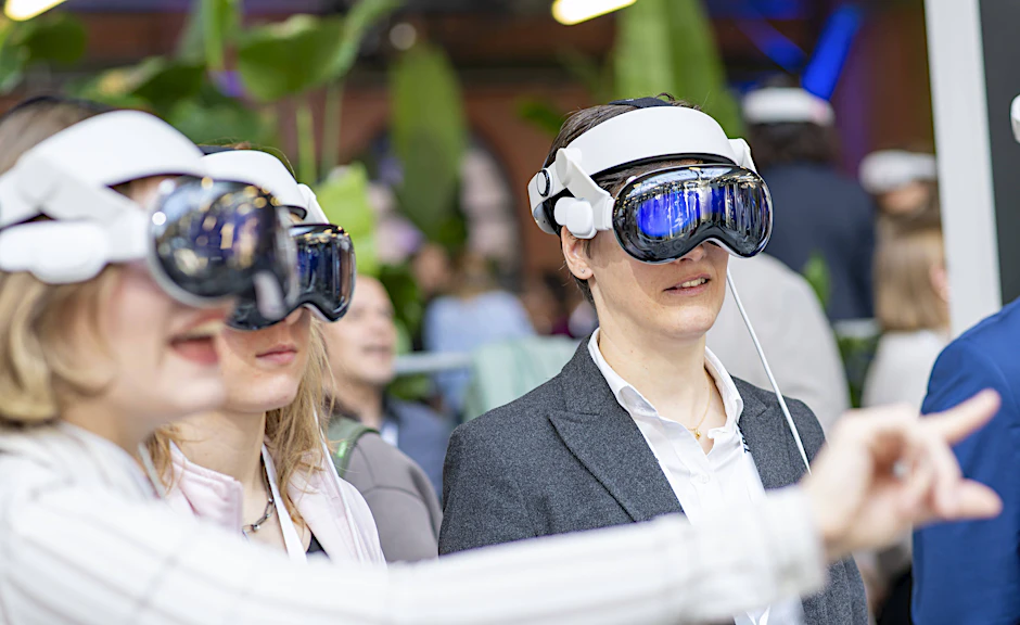 Während auf Messen Technologien zur Digitalisierung von Geschäftsprozessen und -modellen präsentiert werden, hat die Verwaltung Nachholbedarf.