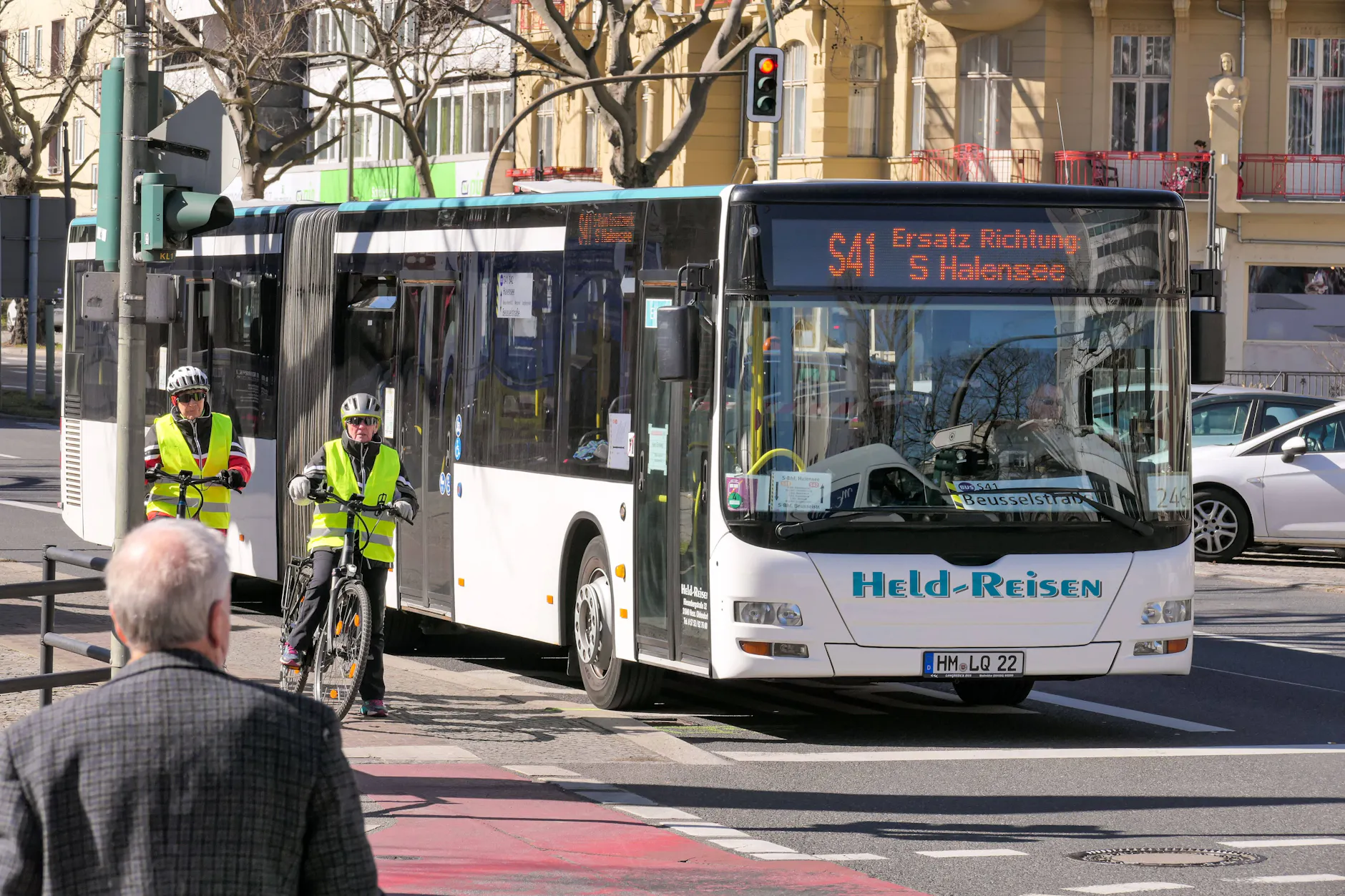 In den Osterferien muss auf dem Abschnitt Treptower Park/Baumschulenweg, Neukölln und Tempelhof der Ringbahn ein Ersatzverkehr mit Bussen genutzt werden.