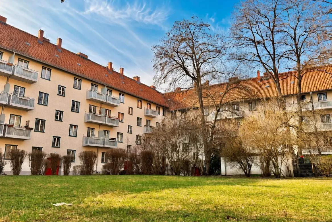 Seit einem Jahr ist rund um die John-Schehr-Straße in Berlin die Warmwasserversorgung ausgefallen.