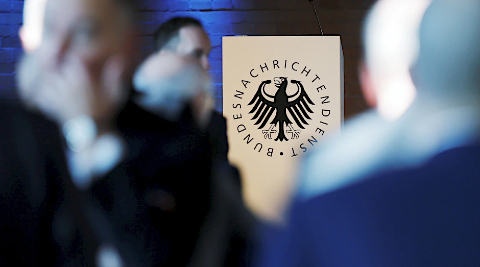 Das Logo des Bundesnachrichtendienstes (BND): Schützt oder bedroht er die Interessen der Bundesrepublik?