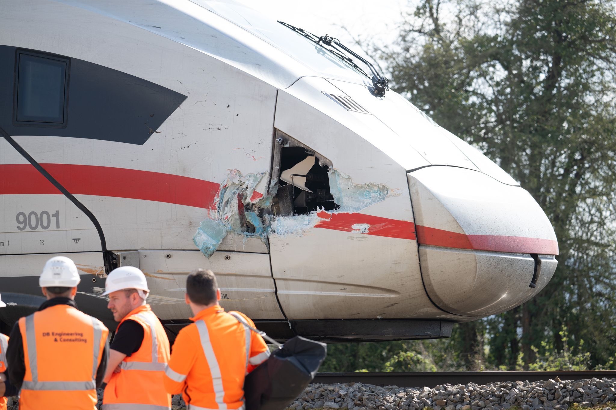 Image - ICE kollidiert mit Bagger: Wichtige Bahnstrecke Fulda-Frankfurt weiterhin gesperrt