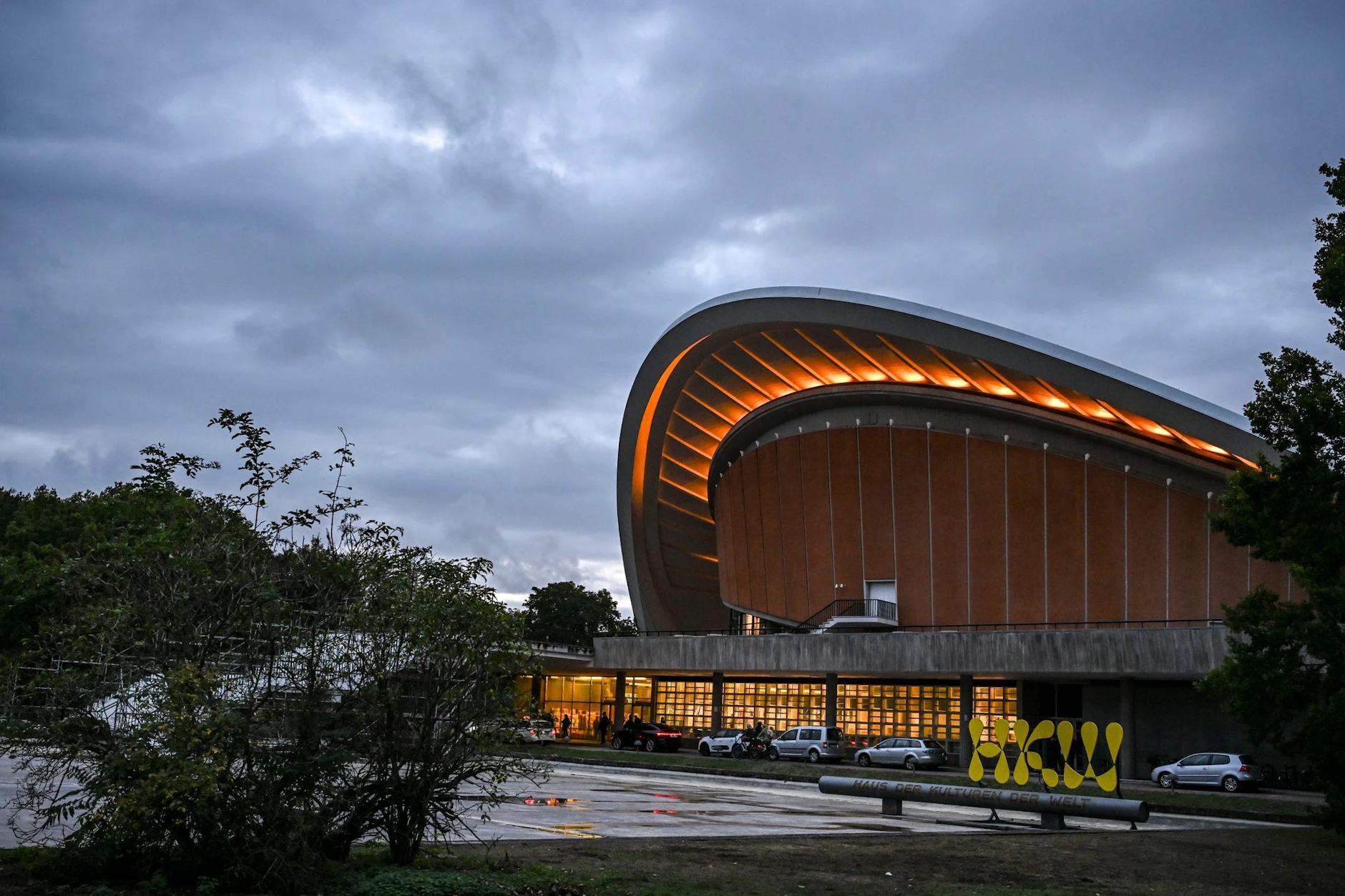 Das Haus der Kulturen der Welt in Berlin-Tiergarten war 1957 ein Ergebnis der Internationalen Bauausstellung Interbau.