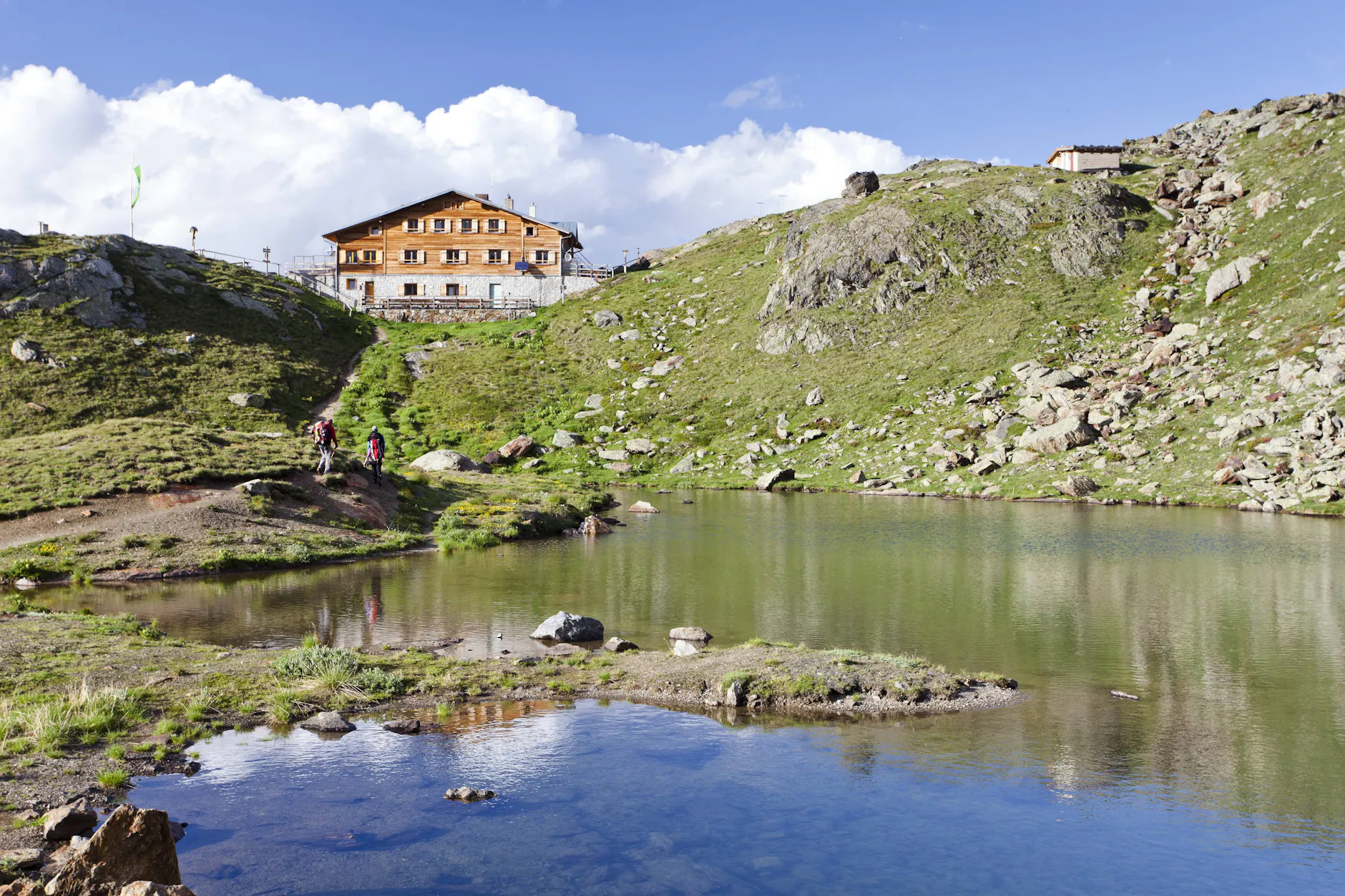 Im malerischen Martelltal liegen viele Berghütten. Hier sollen zwölf Freiwillige hinziehen, um zu ermitteln, was die Höhenluft mit dem menschlichen Körper macht.