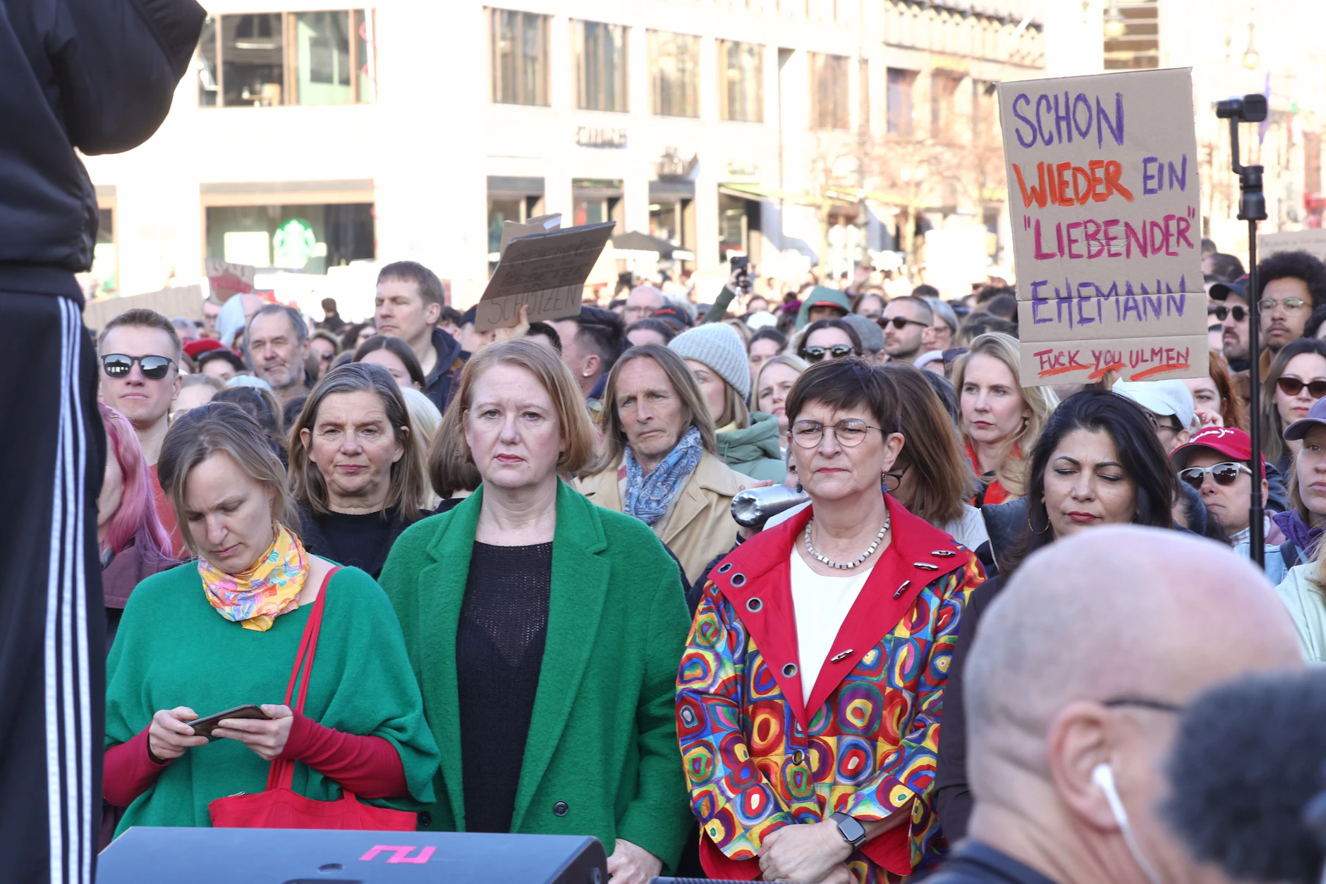 Linke Spitzenpolitikerinnen für Grundgesetzeinschränkungen