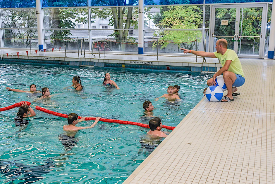 Schüler beim Schwimmunterricht: Wenn der entfällt, kann das tragisch enden.