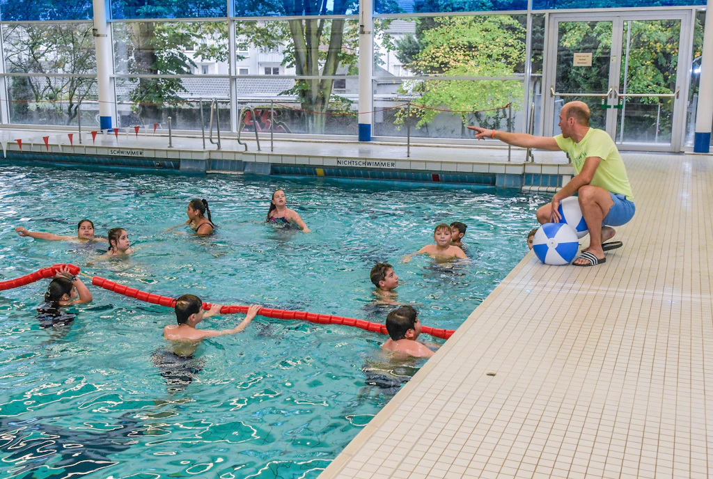Schüler beim Schwimmunterricht: Wenn der entfällt, kann das tragisch enden.