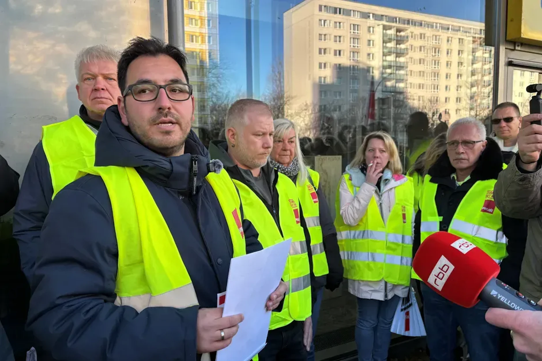 Verdi-Verhandlungsführer Serat Canyurt (li.) ist das Angebot der BVG noch nicht ausreichend.