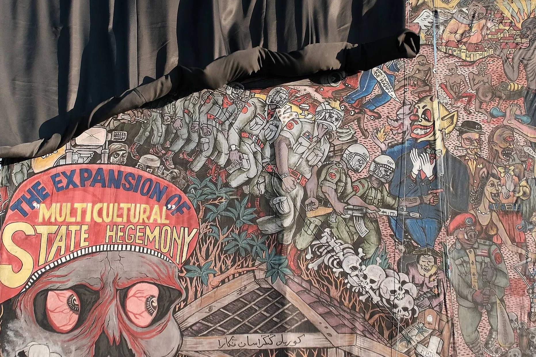 Juni 2022: Nach Kritik wird das Großbanner „People’s Justice“ von Taring Padi verhüllt.