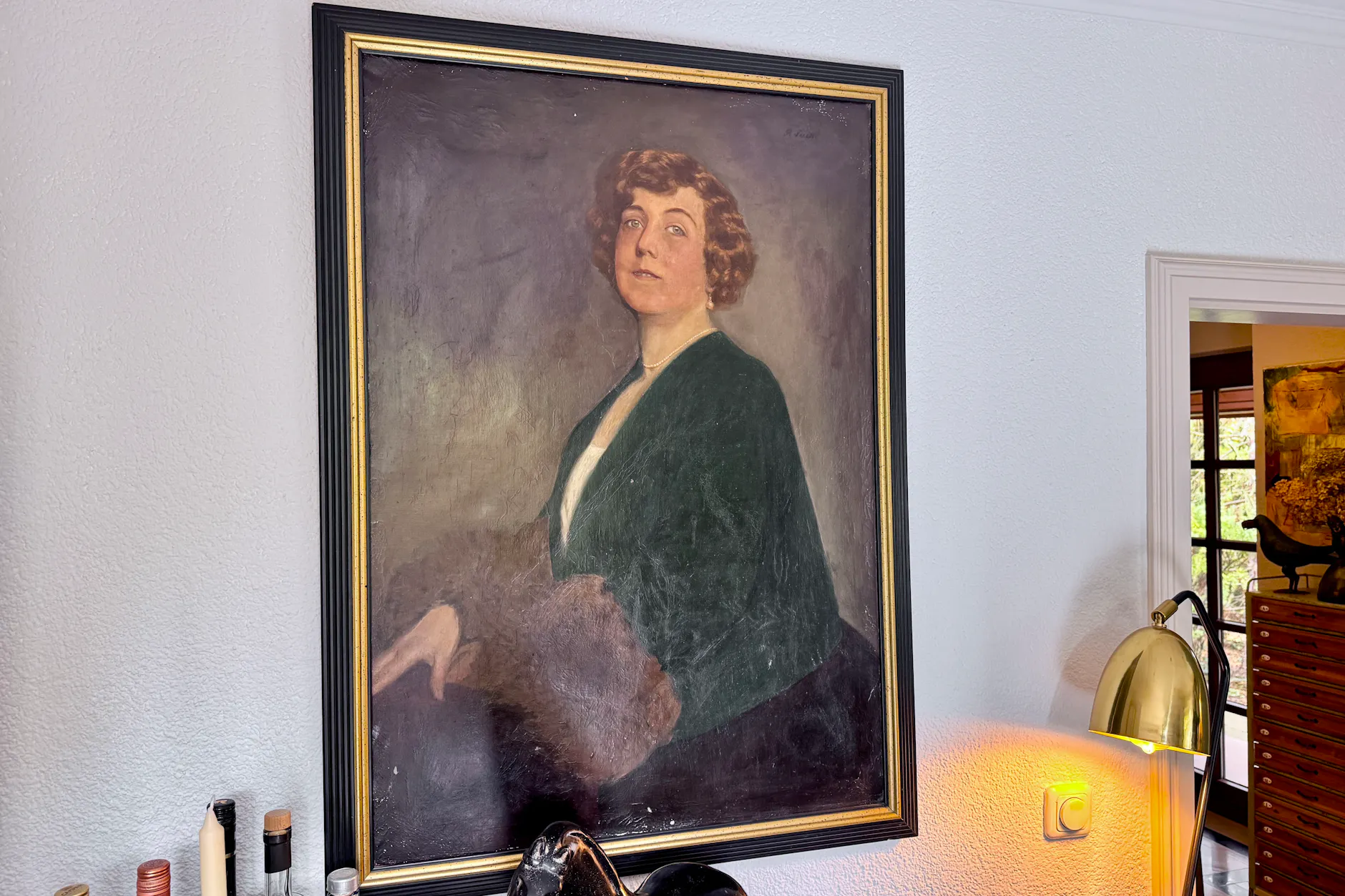 Das Porträt der Bordellbetreiberin Kitty Schmidt galt als verschollen, dabei hing es in einem Spandauer Wohnzimmer.