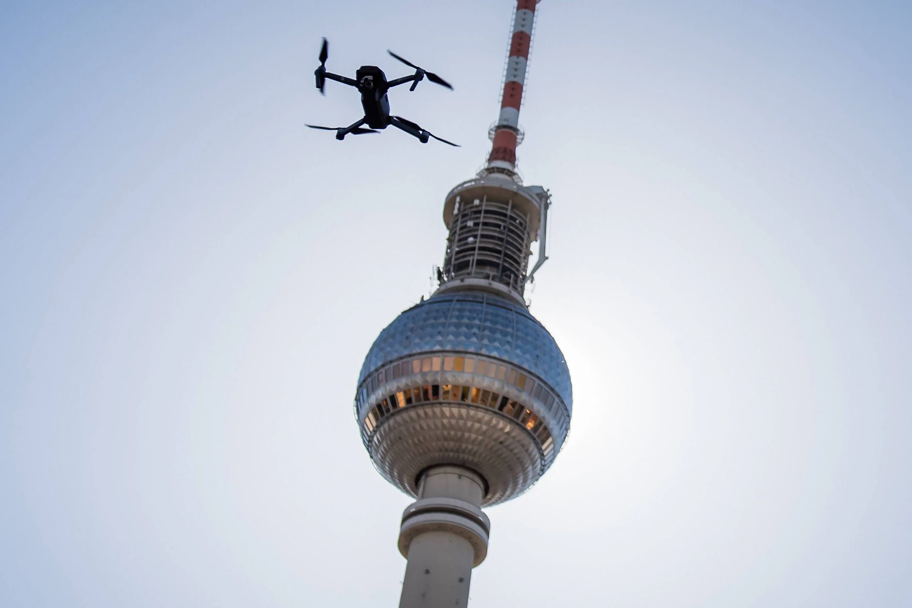 Immer wieder werden in Berlin Vermessungsflüge mit Drohnen durchgeführt. am Mittwoch ist Neukölln betroffen.