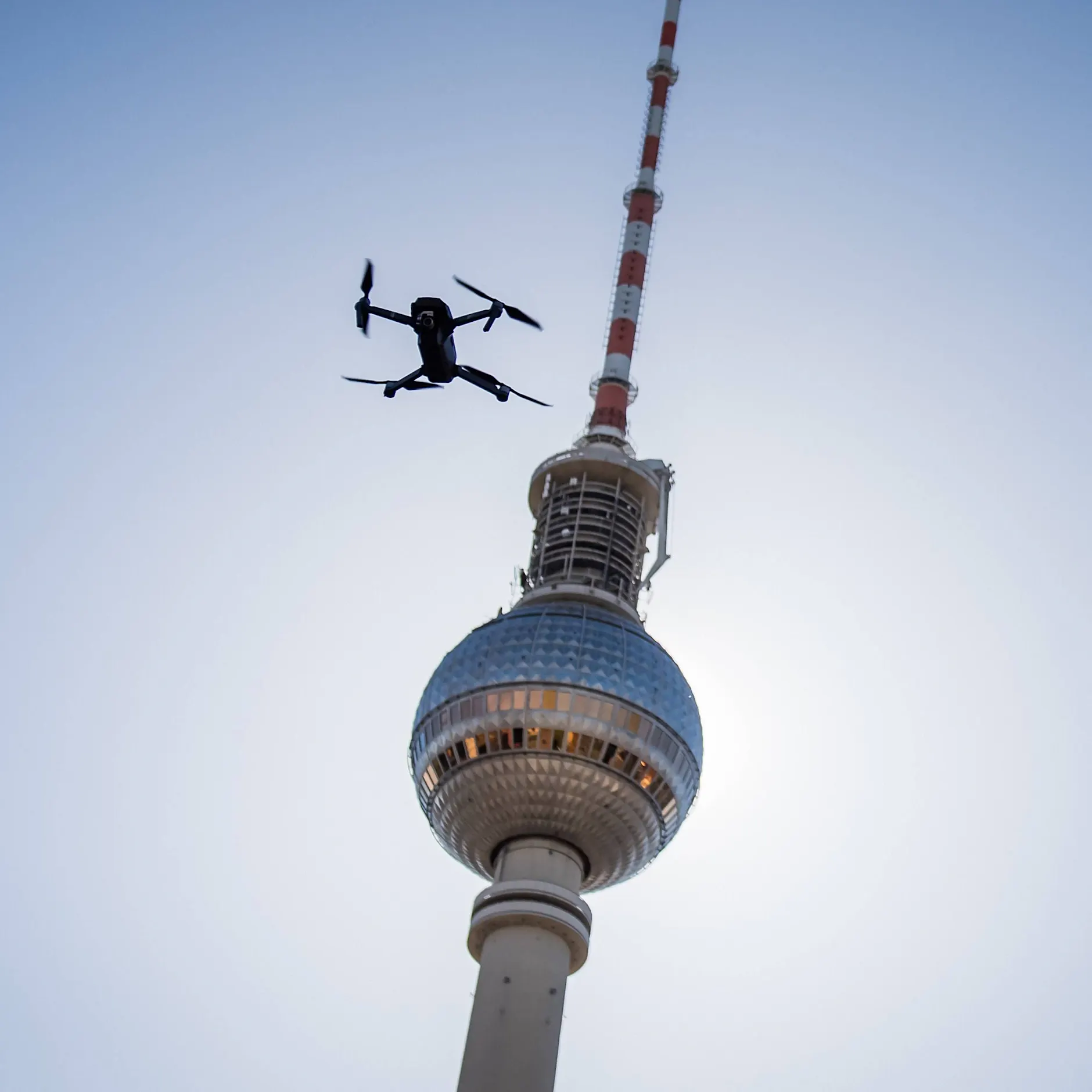 Drohnen-Alarm in Berlin: Kreuzungen dicht! Vorsicht in diesem Bezirk
