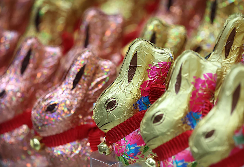 Owohl die Kakaopreise sinken, werden Schoko-Osterhasen immer teurer.