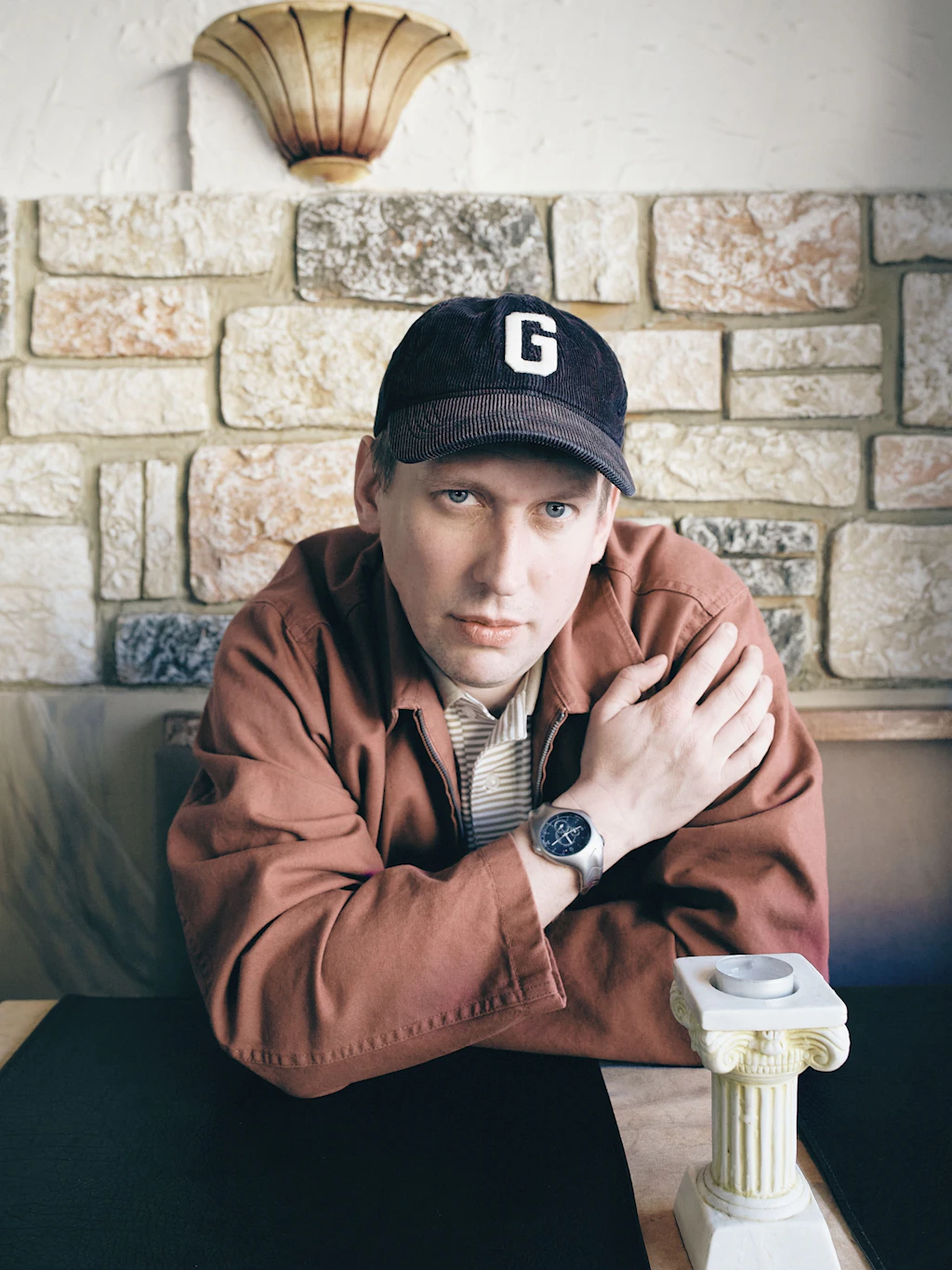 Berliner Rapper Grim104 in der Taverna Hellas in Wedding