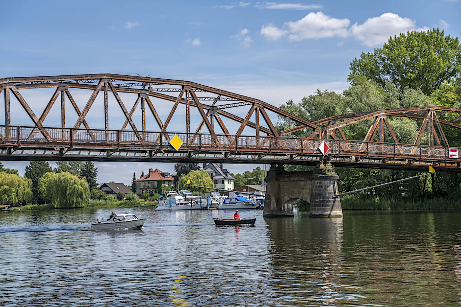 Die alte Plauer Brücke über die Havel im Ortsteil Plaue, Brandenburg an der Havel, soll am 30. März wiedereröffnet werden.