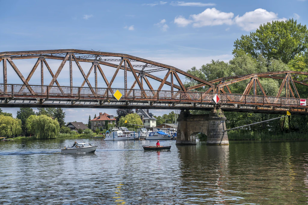 Wiedereröffnung am 30. März: Bürger retten historische Havelbrücke in Brandenburg