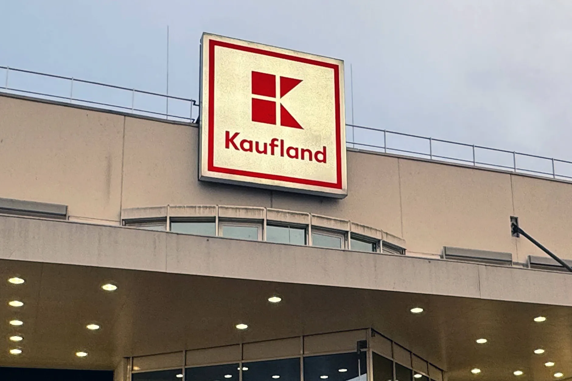 Viele Kunden erledigen ihren Wochenendeinkauf bei Kaufland. Hier soll das Bezahlsystem künftig noch weiter revolutioniert werden.
