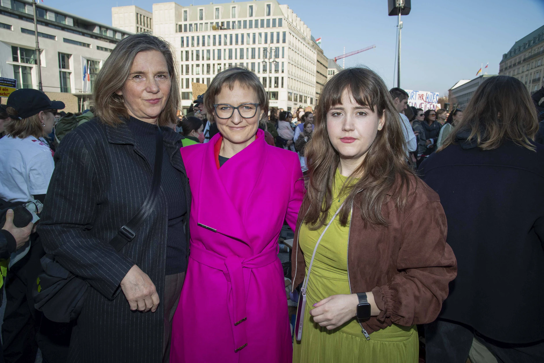 Katrin Göring-Eckardt, Franziska Brantner und Ricarda Lang (v.l.) demonstrieren nie gegen Gruppenvergewaltigungen.