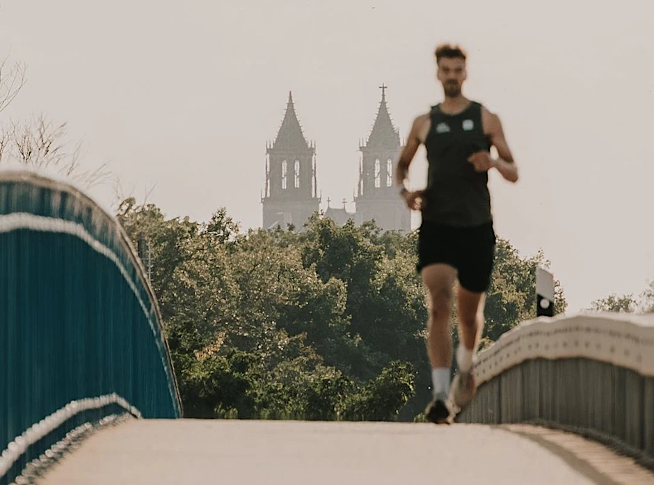 Run Germany: Im Gegensatz zur Firmenstaffel Sachsen-Anhalt kann bei diesem Format jeder Teilnehmer in Deutschland seine Kilometer laufen, wo er es möchte.
