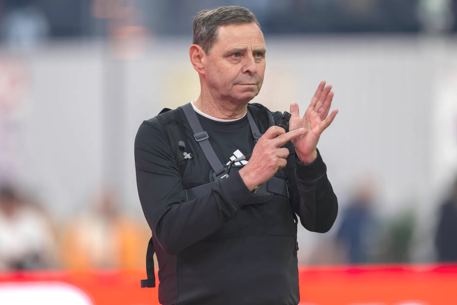 Bernd Heynemann pfiff in der DDR-Oberliga, der Bundesliga und bei der WM. Vom Videobeweis hält der Ex-Schiedsrichter nichts.