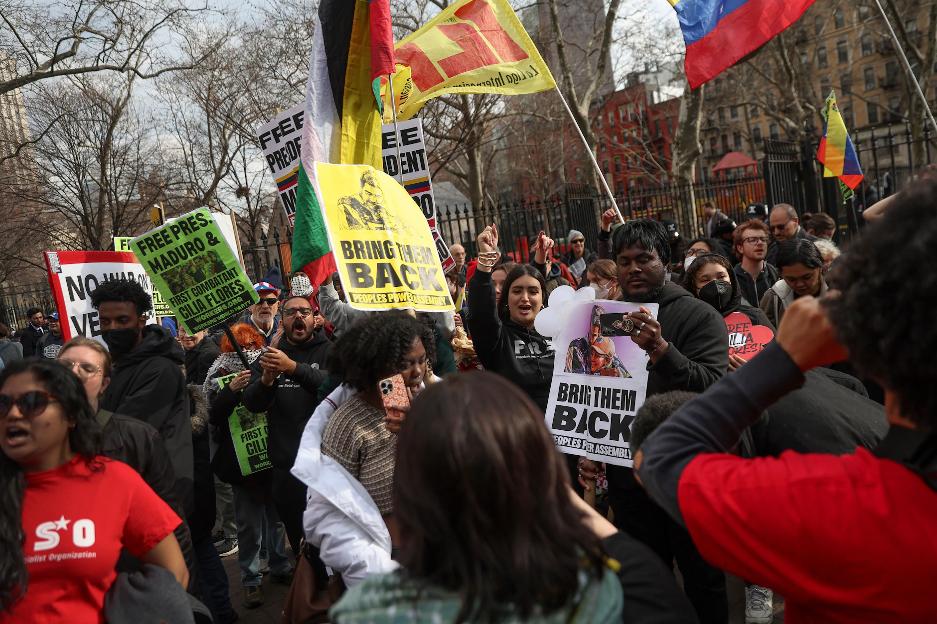 Demonstranten protestieren vor dem Bundesgericht in Manhattan.