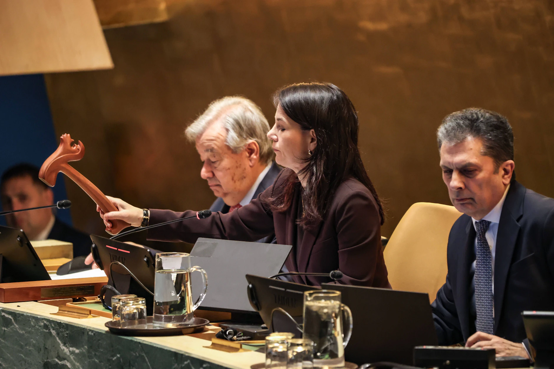 Annalena Baerbock, Präsidentin der UN-Generalversammlung, bei der Sitzung in New York. Deutschland enthielt sich der Stimme bei der Verurteilung der Sklaverei.