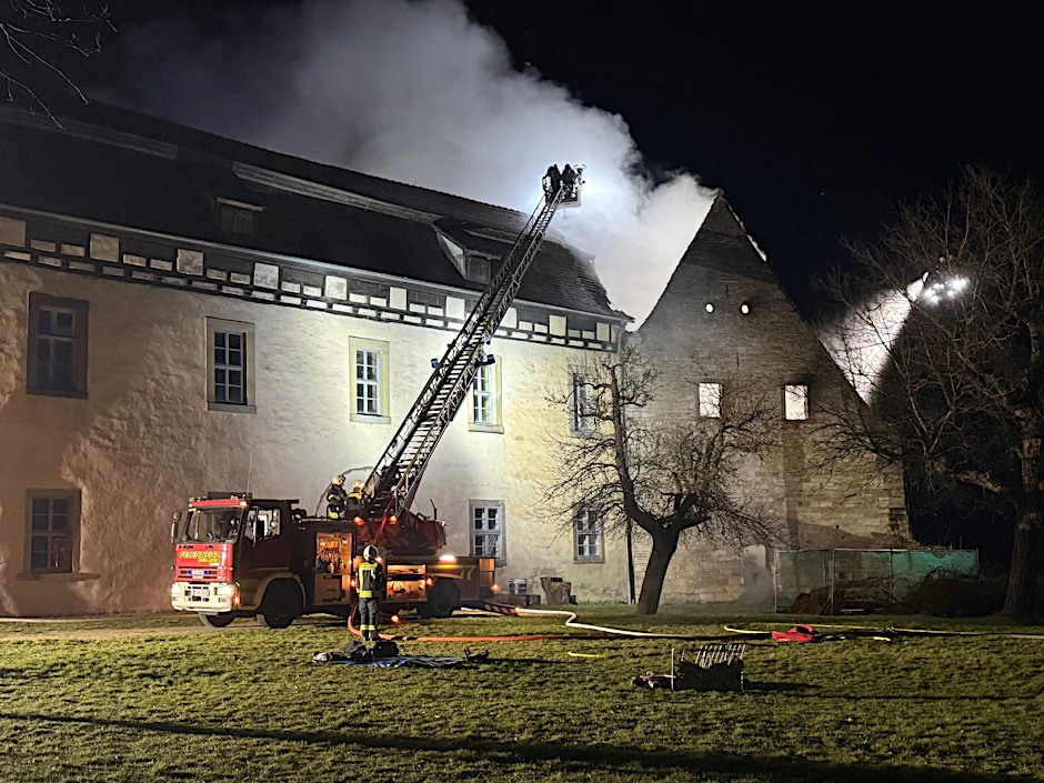 Teile der Burg aus dem 12. Jahrhundert sind bei dem Feuer beschädigt worden.