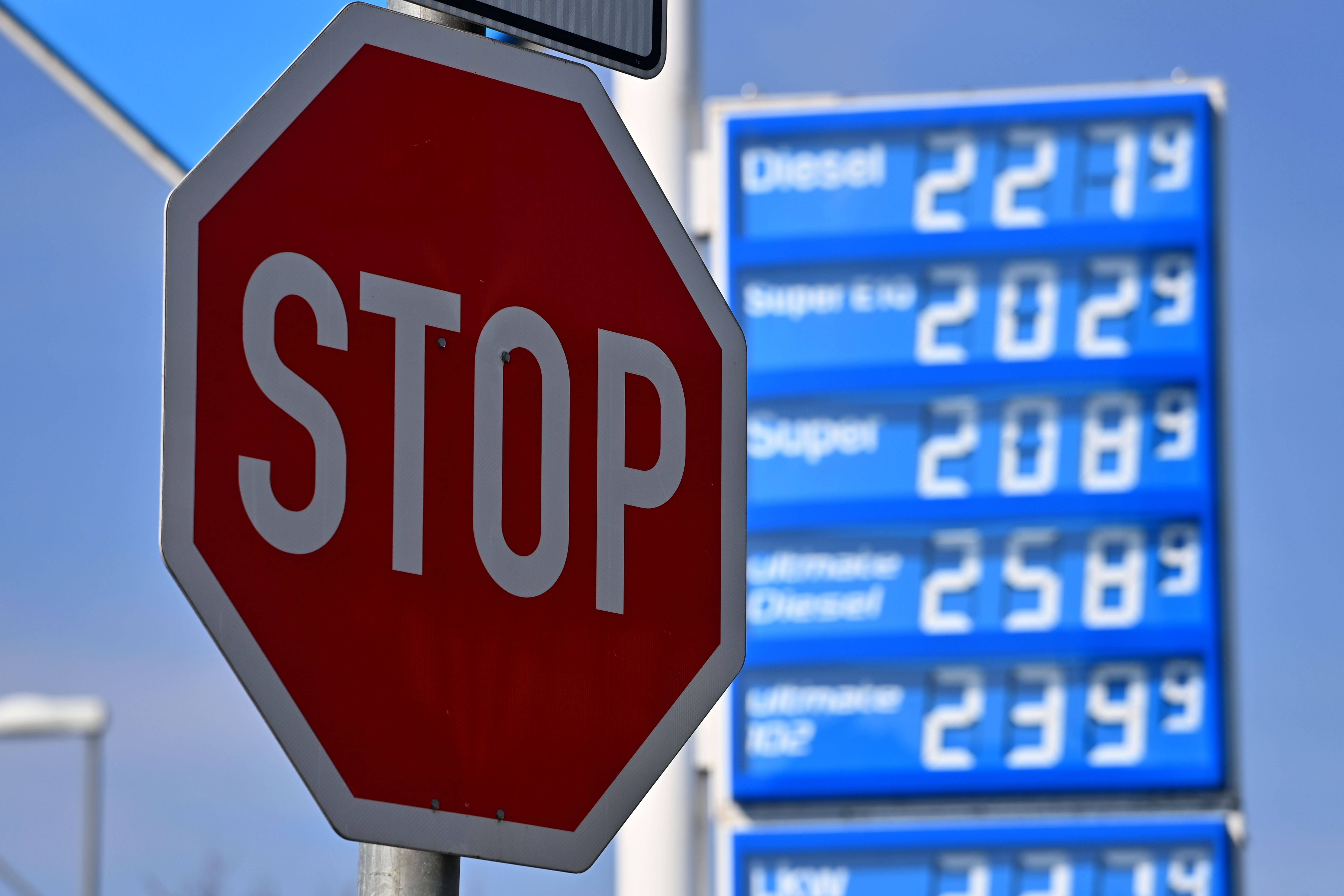 Bundestag beschließt Gesetzesentwurf für Spritpreisbremse