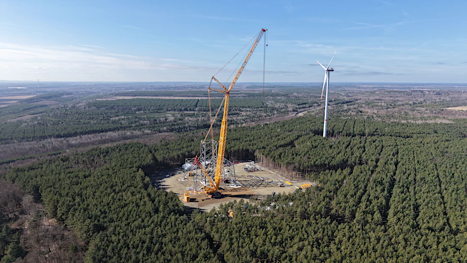 Rund 360 Meter hoch: Windräder werden in Wäldern und Naturschutzgebieten gebaut, es formiert sich aber Widerstand.