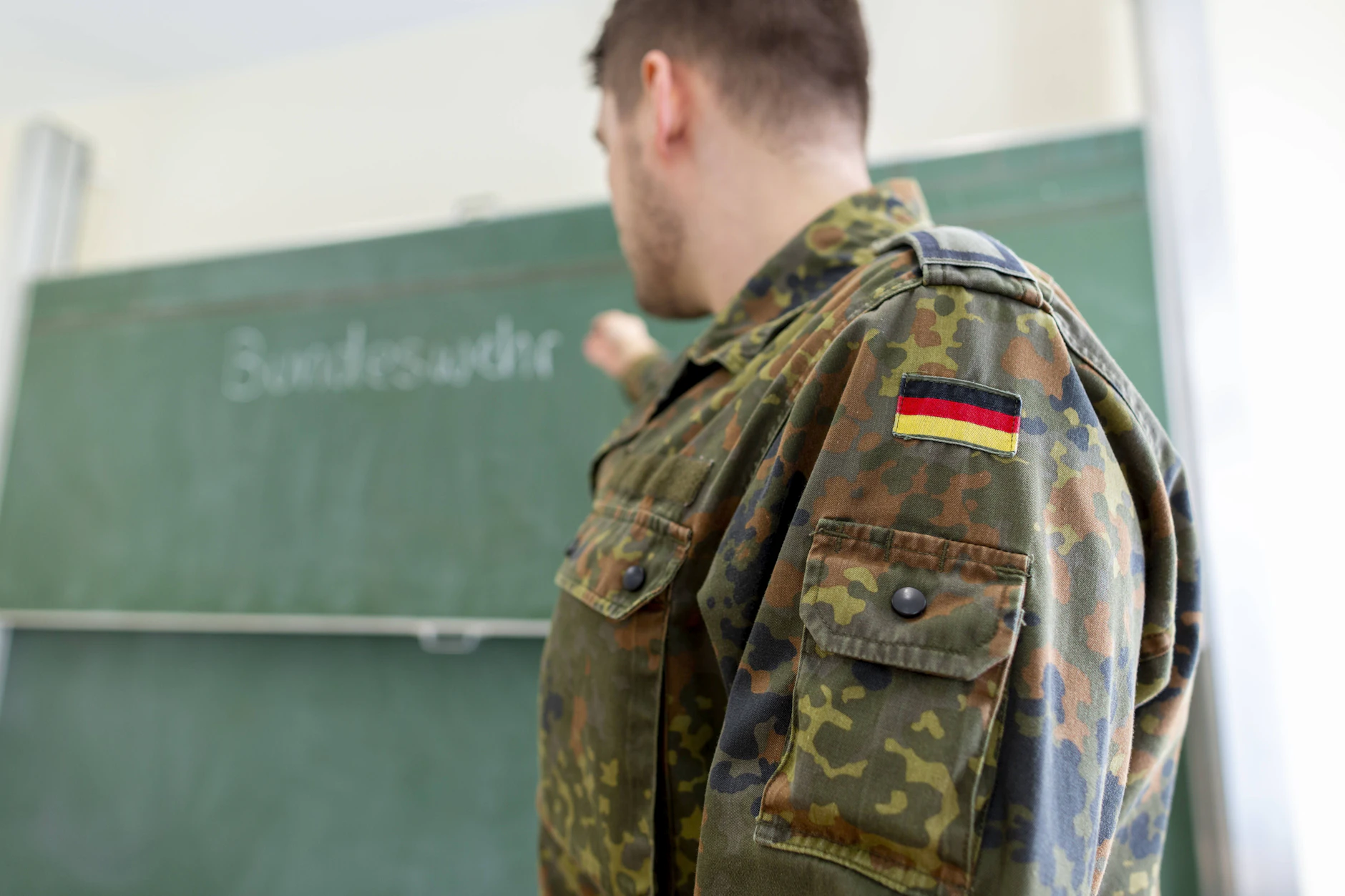 Klassenzimmer als Rekrutierungsbüro: Uniformierte im Unterricht an deutschen Schulen