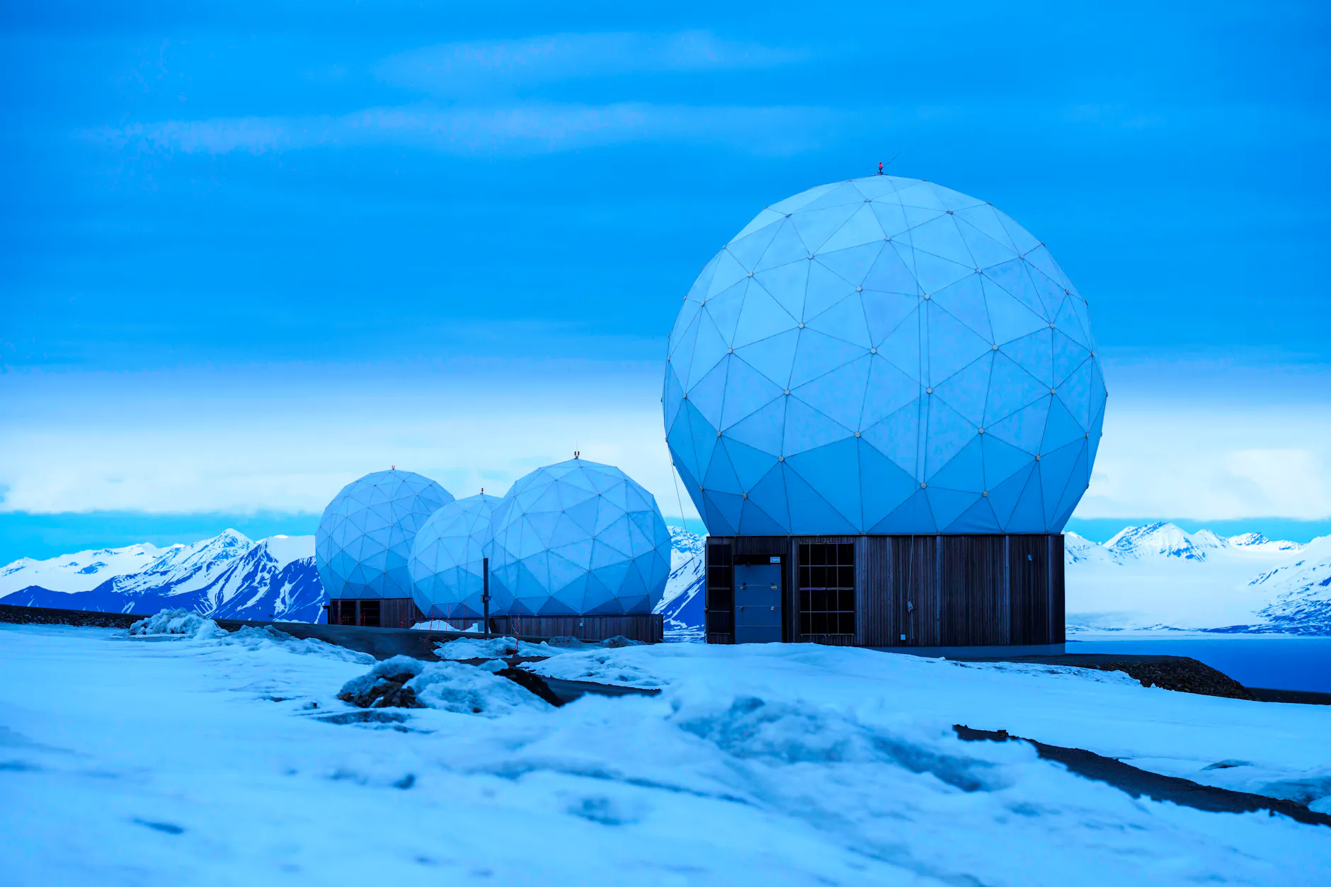 Satellitenstation bei Longyearbyen auf Spitzbergen: Sichere Verbindungen im hohen Norden gewinnen für Norwegen und Europa strategisch an Bedeutung.