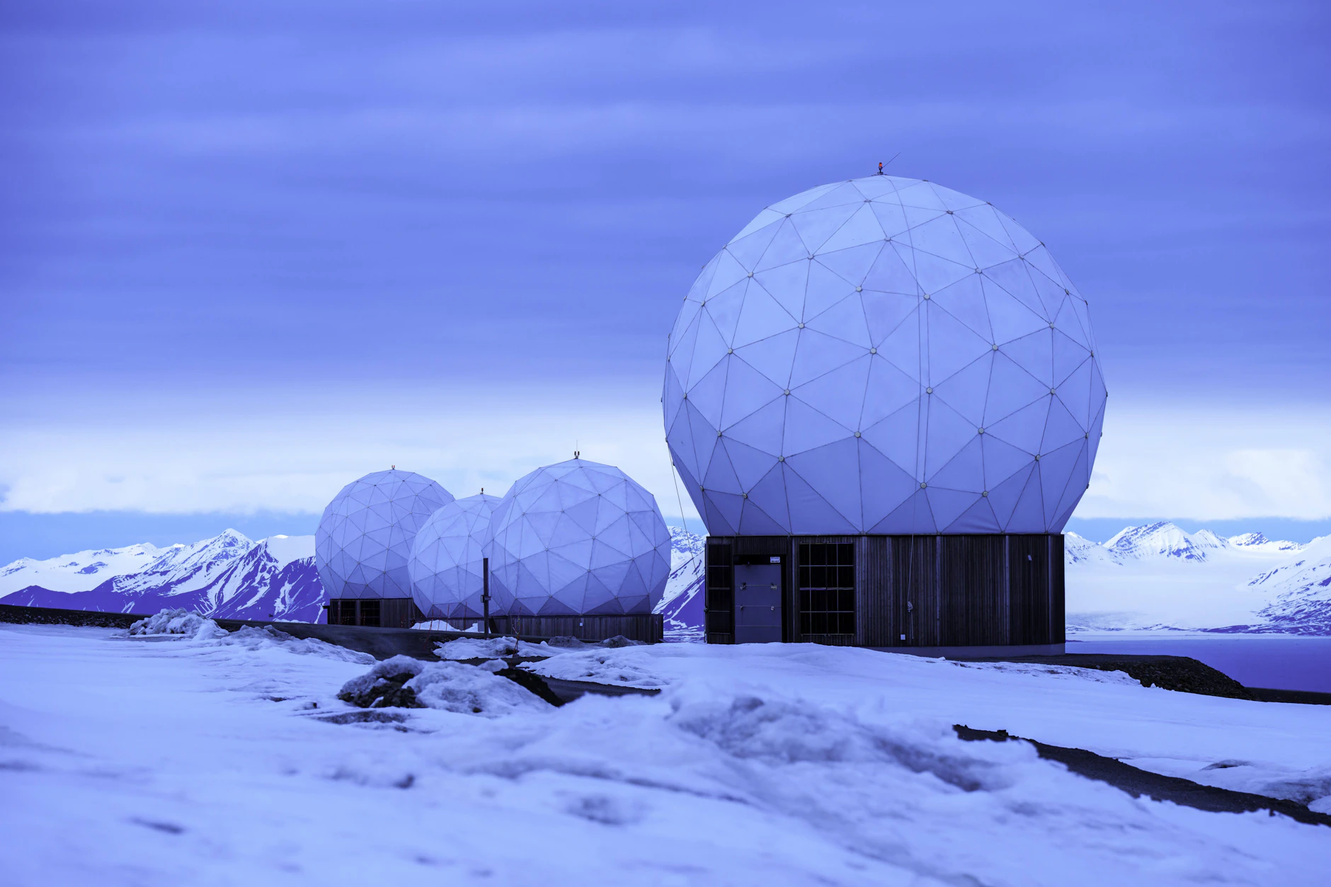 Satellitenstation bei Longyearbyen auf Spitzbergen: Sichere Verbindungen im hohen Norden gewinnen für Norwegen und Europa strategisch an Bedeutung.