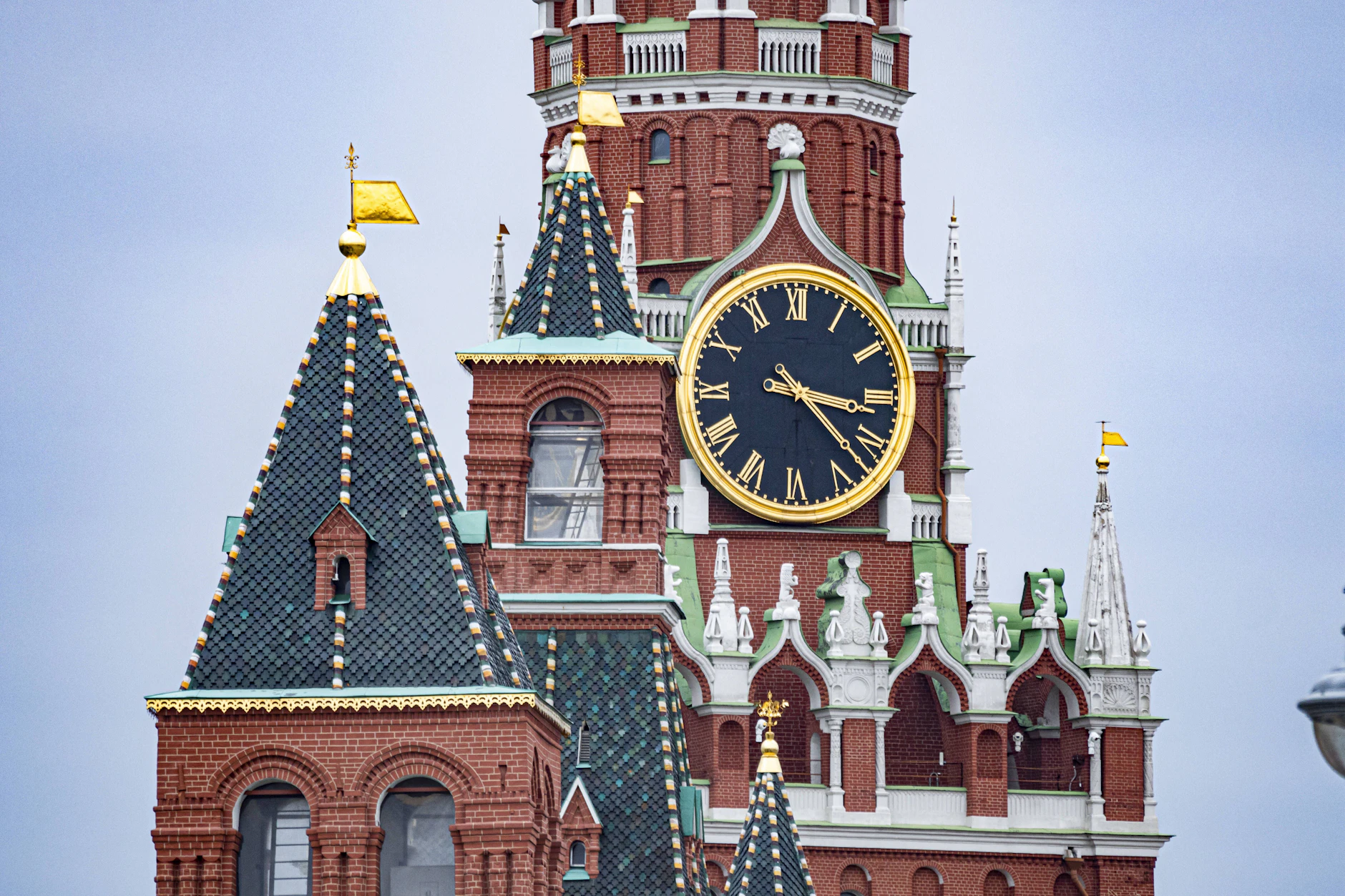 Seit Jahren gilt in Russland nur eine Zeit. Die, die auch auf der Kreml-Uhr in Moskau angezeigt wird.