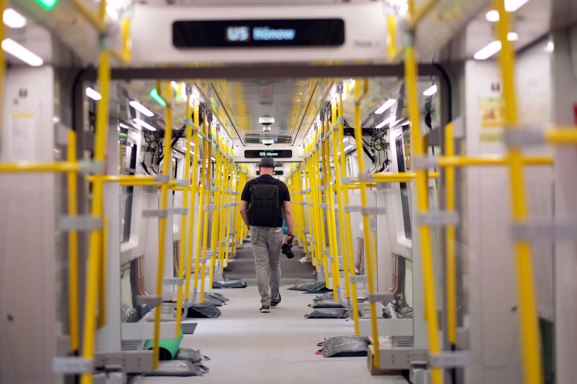 Manchmal liegt in der U-Bahn etwas am Boden, das wertvoll aussieht.