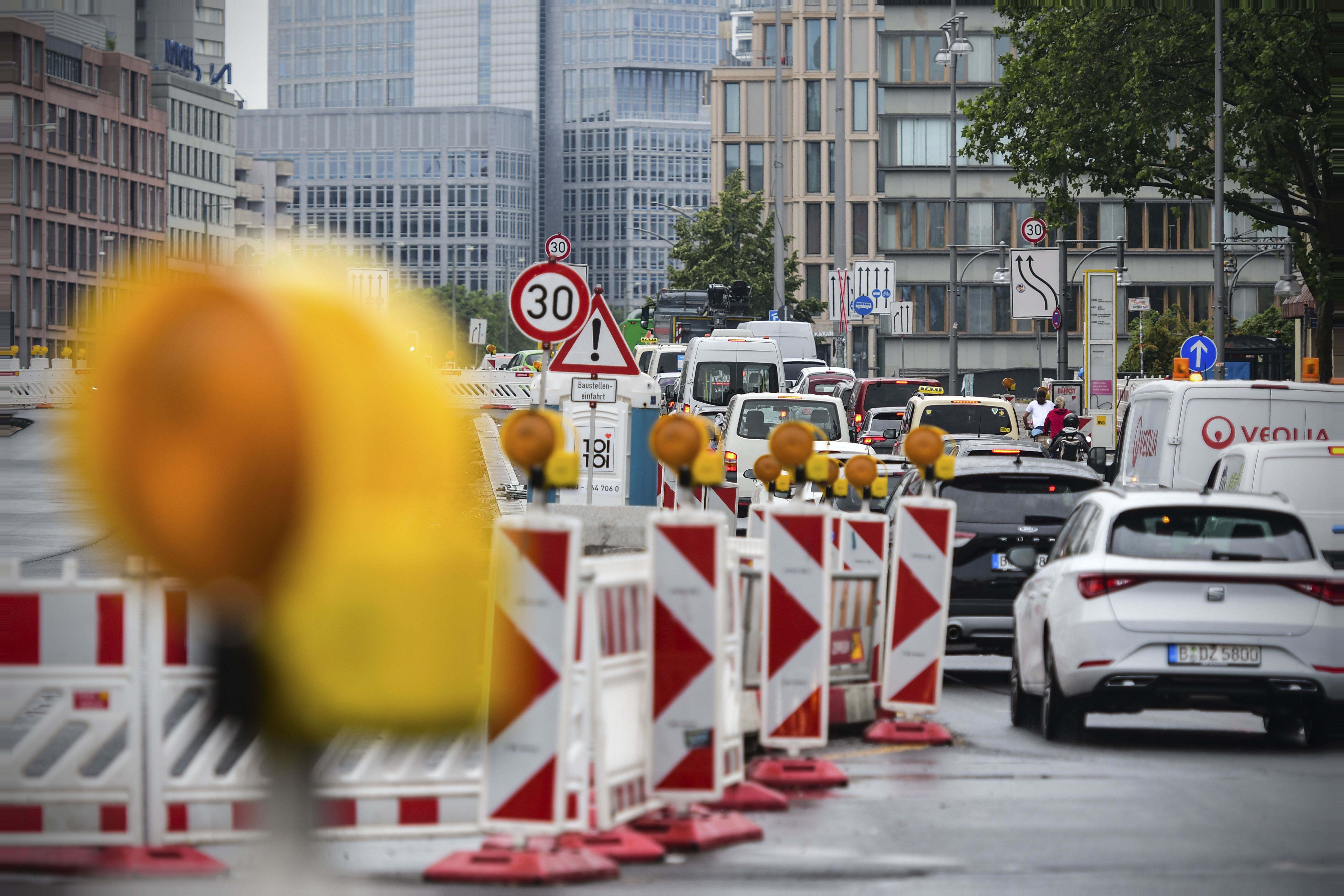Tiergarten gesperrt, Friedrichstraße verstopft: So beeinträchtigt der Halbmarathon den Verkehr