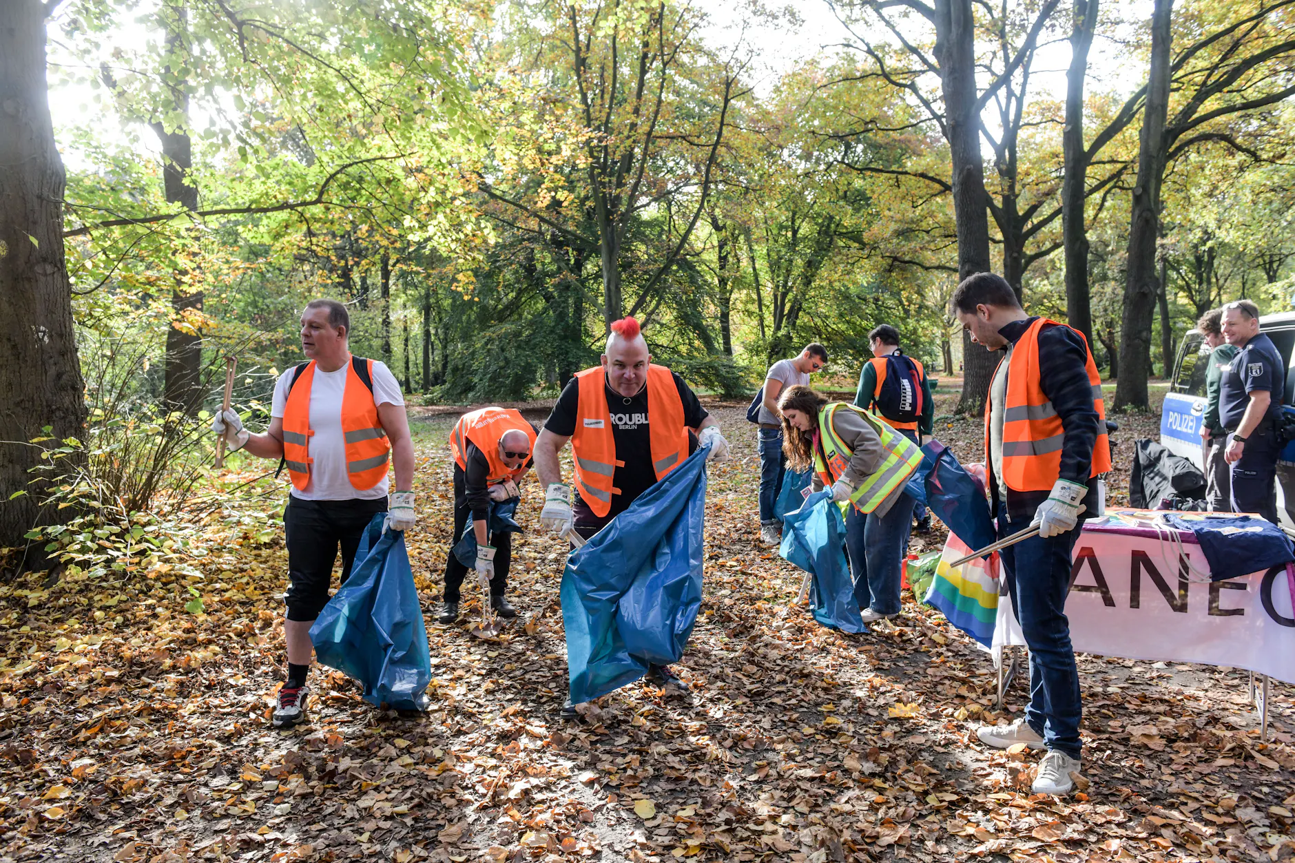 Im Oktober 2022 fand im Berliner Tiergarten eine Clean-up-Aufräumaktion statt.