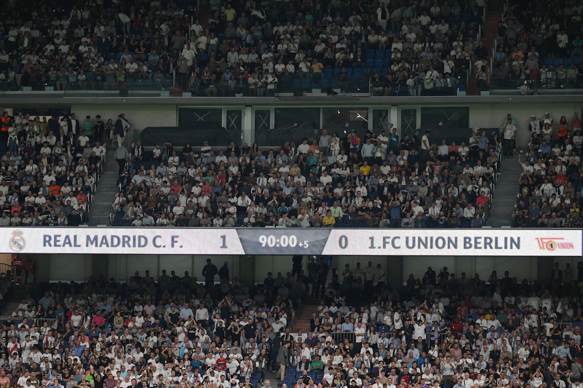Die wohl schönste knappe Niederlage musste der 1. FC Union Berlin im ersten Champions-League-Spiel der Vereinsgeschichte bei Real Madrid hinnehmen.