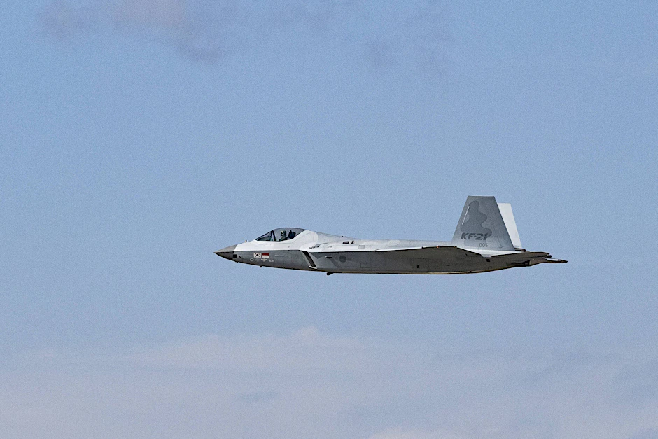 Ein KF-21 Kampfjet während eines Testflugs im Jahr 2025