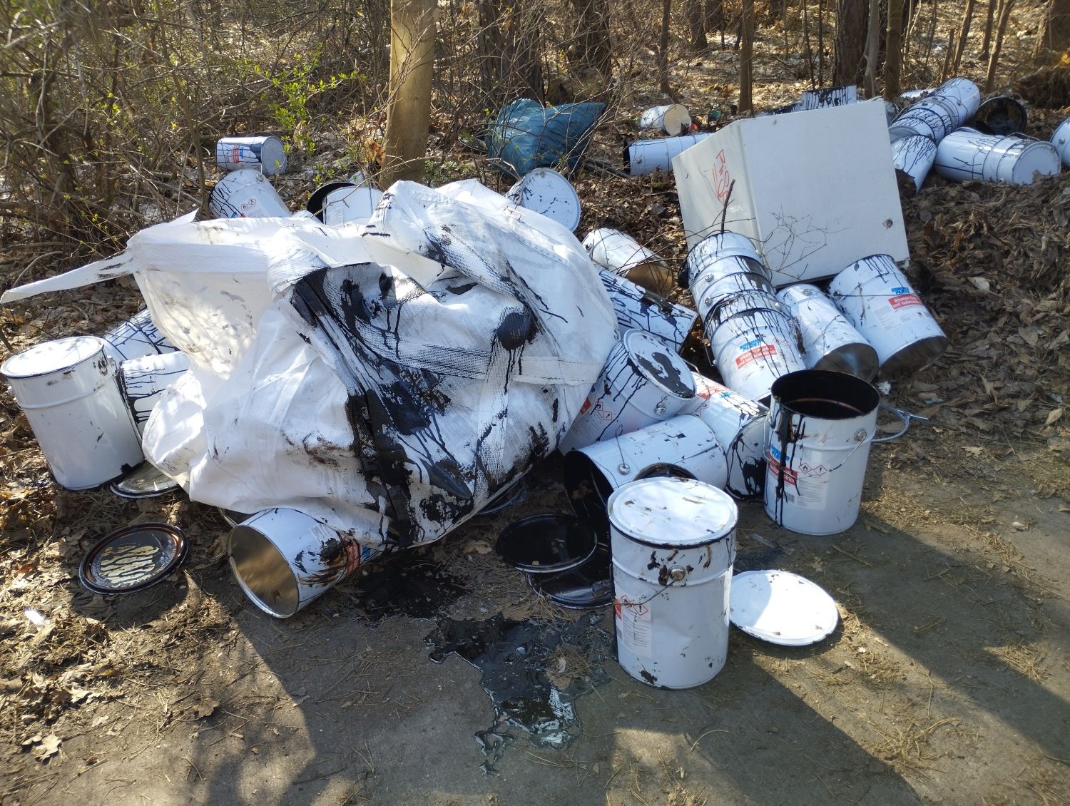 Umweltschweine in Berlin: Illegale Bitumen-Entsorgung sorgt für Polizeieinsatz